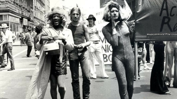 Marsha P. Johnson e Sylvia Rivera em marcha em 1973